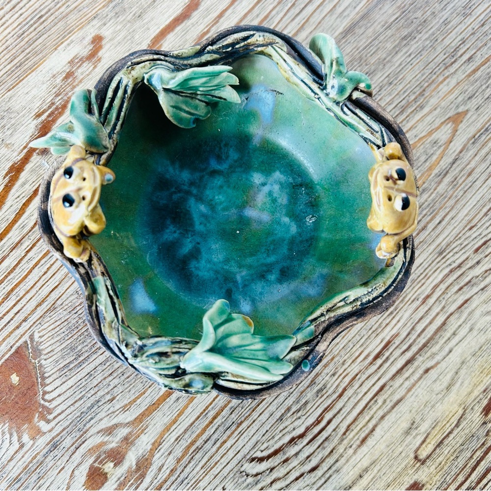 Vintage Majolica Style Frog Bowl